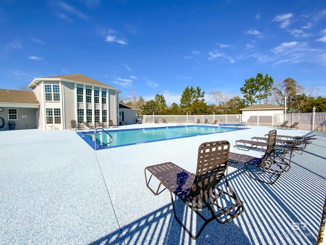 view of swimming pool