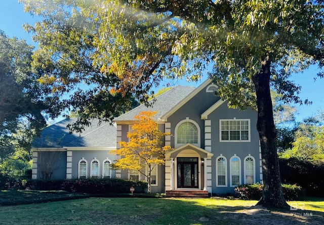 view of front of property with a front yard