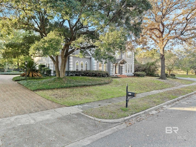 view of front of property with a front yard