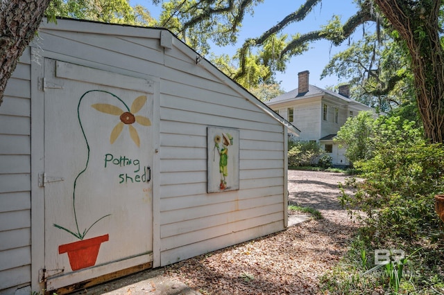 2550 Springhill Ave, Mobile, AL 36607 - view of outdoor structure with an outbuilding