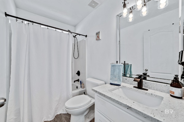 full bathroom with visible vents, toilet, shower / bath combo with shower curtain, vanity, and wood finished floors