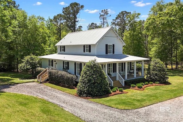 farmhouse featuring a porch and a front lawn