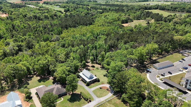 birds eye view of property featuring a forest view