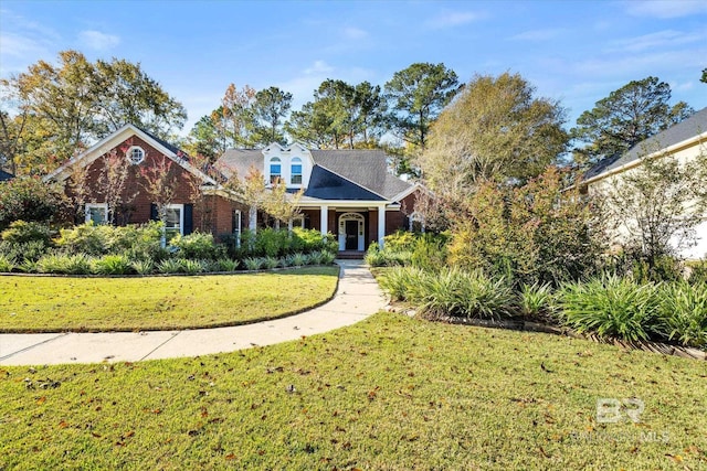 view of front of home featuring brick siding and a front lawn