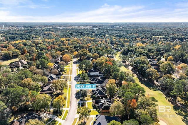 birds eye view of property featuring a forest view