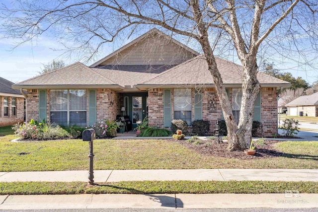 view of front of house with a front yard