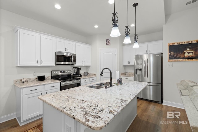 14437 Chenin Blanc Dr, Silverhill, AL 36576 - kitchen with stainless steel appliances, a sink, baseboards, white cabinetry, and recessed lighting