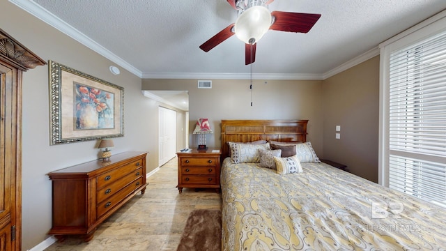 bedroom with crown molding, a textured ceiling, ceiling fan, and light hardwood / wood-style flooring