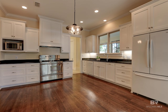 kitchen with crown molding, visible vents, appliances with stainless steel finishes, white cabinets, and a sink