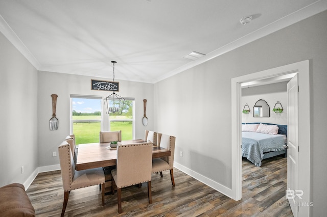 dining area featuring dark wood-style floors, baseboards, and visible vents