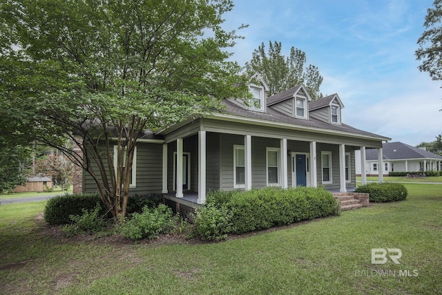 view of front facade featuring covered porch and a front lawn