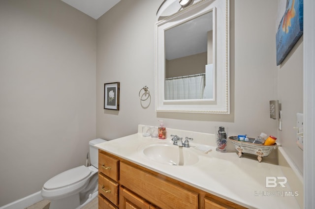 16520 Gaineswood Dr, Fairhope, AL 36532 - bathroom featuring vanity, toilet, and baseboards
