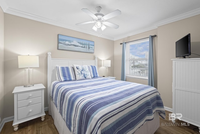 bedroom featuring dark wood-style floors, baseboards, ornamental molding, and ceiling fan