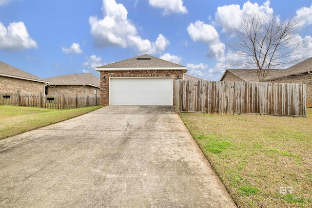 view of front facade featuring a garage and a front lawn