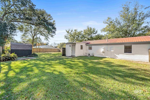 view of yard with a storage unit