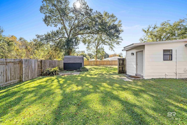 view of yard with a storage unit