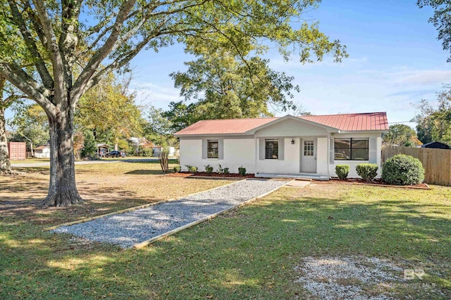 view of front facade with a front yard