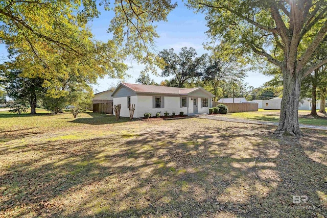 view of front of home with a front lawn