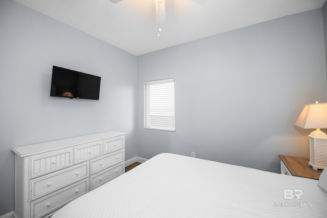 bedroom with baseboards and a ceiling fan