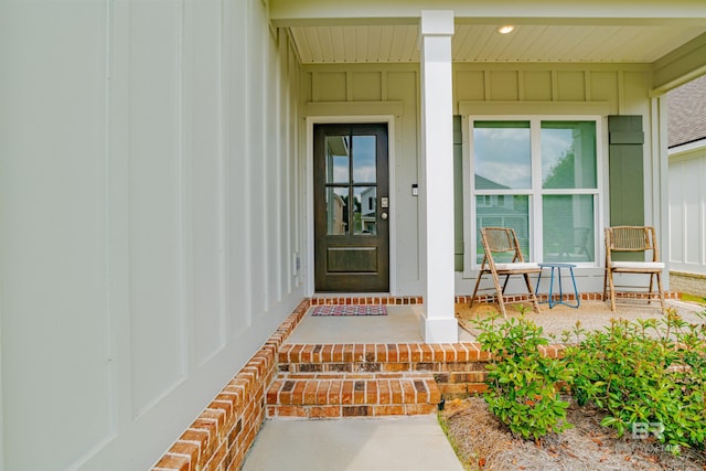 property entrance featuring a porch