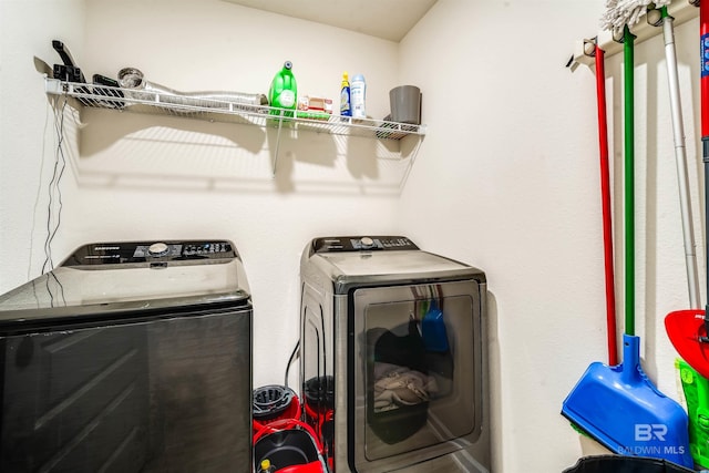 laundry room with laundry area and washer and clothes dryer