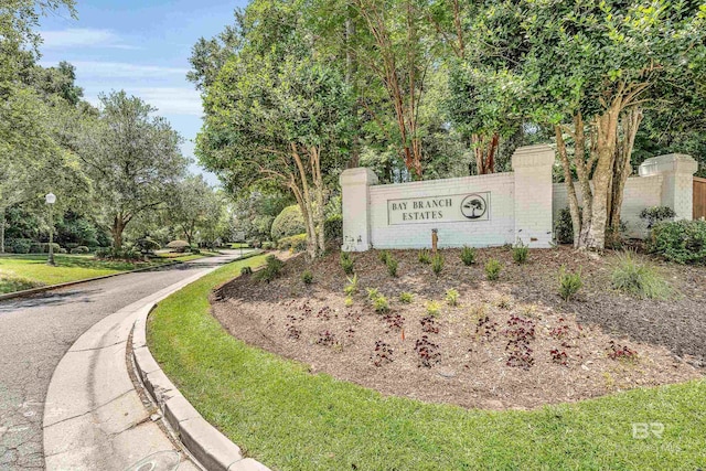 view of community / neighborhood sign