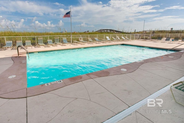 view of swimming pool