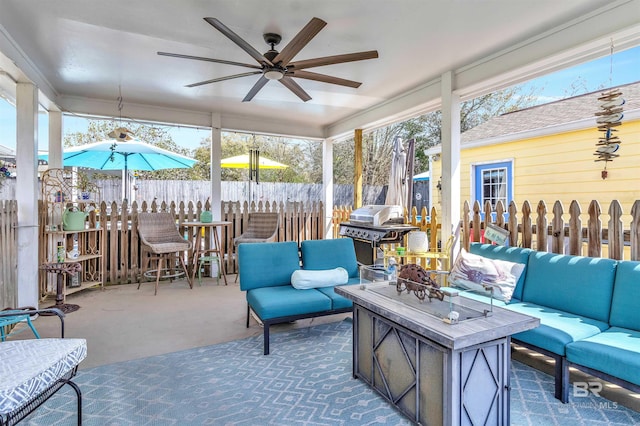 sunroom / solarium with a ceiling fan