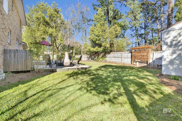 view of yard featuring a patio and fence