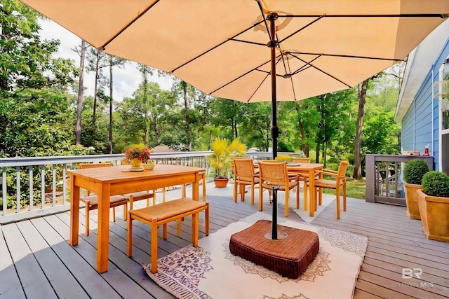 deck with outdoor dining space