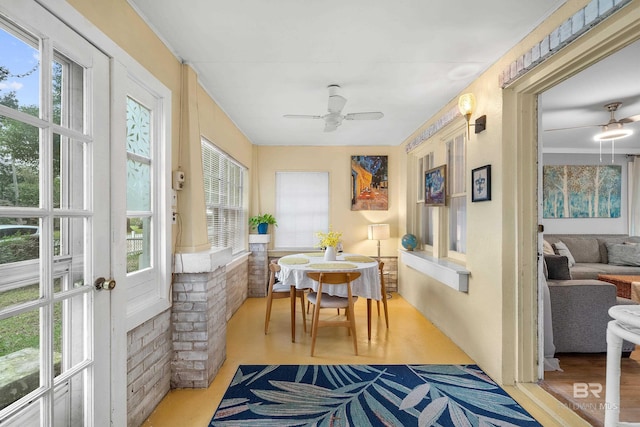 sunroom / solarium with ceiling fan