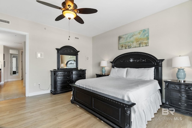 bedroom featuring light wood-style floors, visible vents, ceiling fan, and baseboards