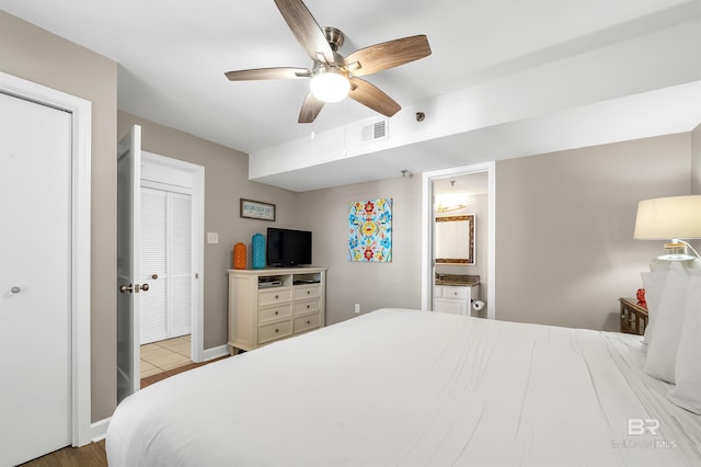 24230 Perdido Beach Blvd Unit 3077, Orange Beach, AL 36561 - bedroom featuring visible vents, baseboards, connected bathroom, and ceiling fan