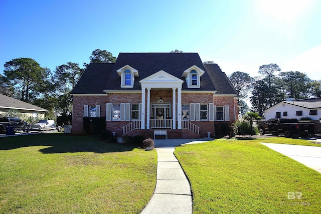 view of front of house featuring a front lawn