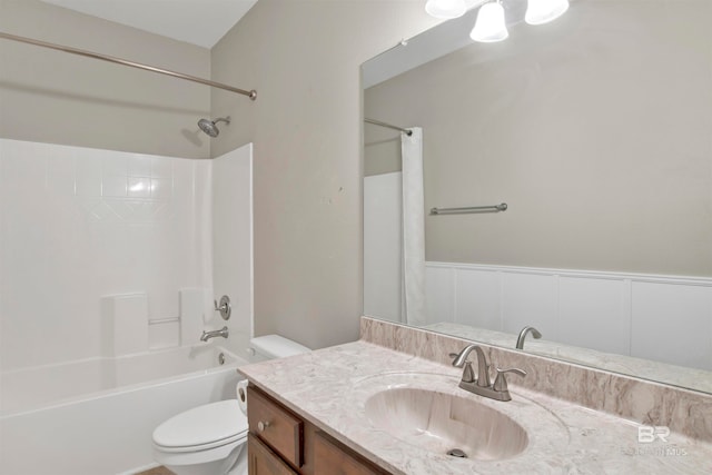 full bathroom featuring vanity, toilet, and shower / bath combo