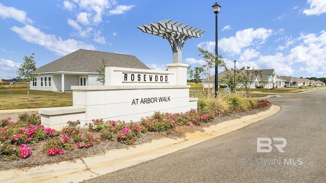 view of community / neighborhood sign