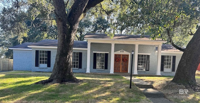 ranch-style house featuring a front lawn