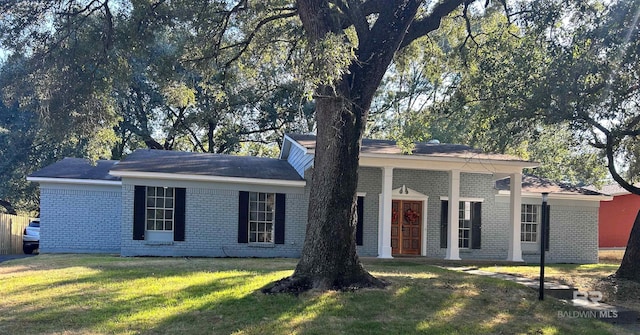 view of front of home with a front lawn