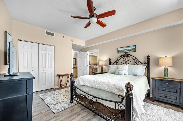 527 Beach Club Trl Unit C305, Gulf Shores, AL 36542 - bedroom with a closet, wood finished floors, visible vents, and ceiling fan