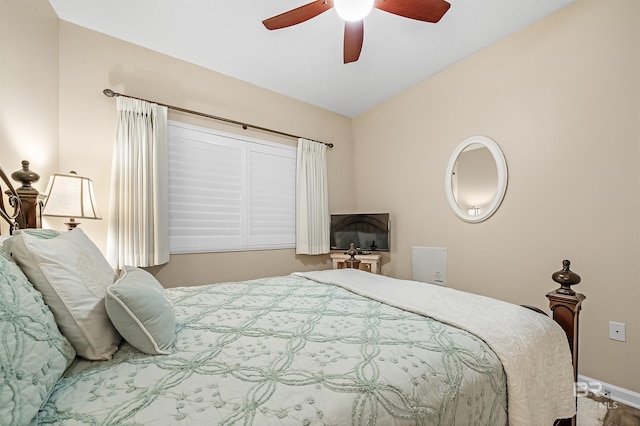 527 Beach Club Trl Unit C305, Gulf Shores, AL 36542 - bedroom with vaulted ceiling, a ceiling fan, and baseboards