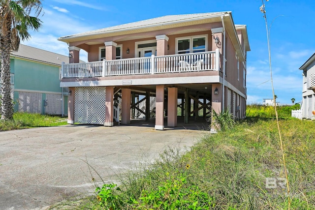 view of front facade with a carport