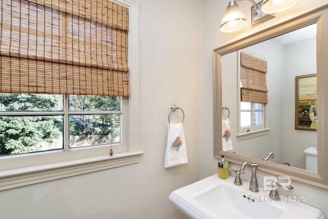 bathroom featuring sink