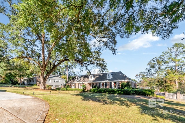 view of front of house with a front yard