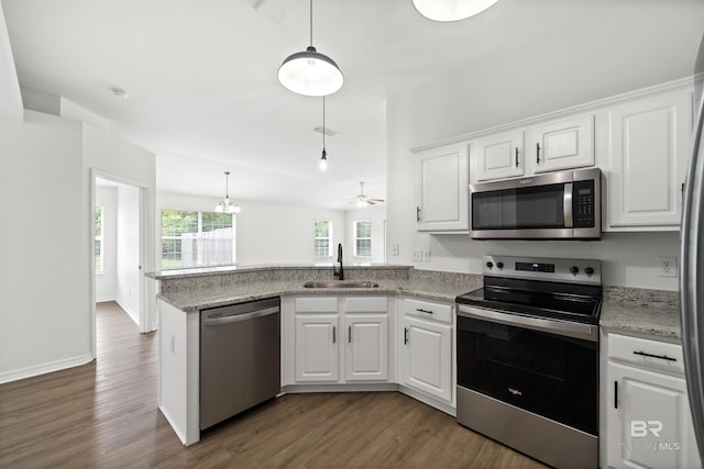 16063 Mansion St, Foley, AL 36535 - kitchen with appliances with stainless steel finishes, a sink, a peninsula, and dark wood-style flooring