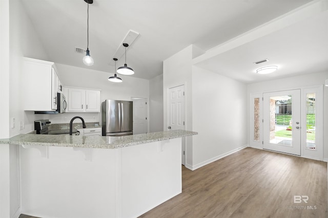 16063 Mansion St, Foley, AL 36535 - kitchen featuring stainless steel appliances, a peninsula, light wood-style flooring, and white cabinets