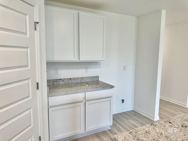 1036 Hayward Loop, Foley, AL 36535 - bar area with light wood-style floors and baseboards