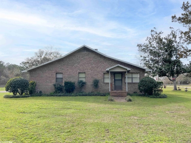 view of front of house with a front yard