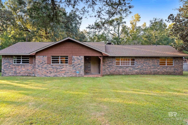 ranch-style house featuring a front lawn