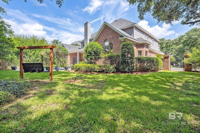 view of front of house with a front lawn