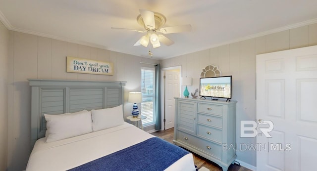 bedroom featuring ceiling fan, dark wood-type flooring, and crown molding